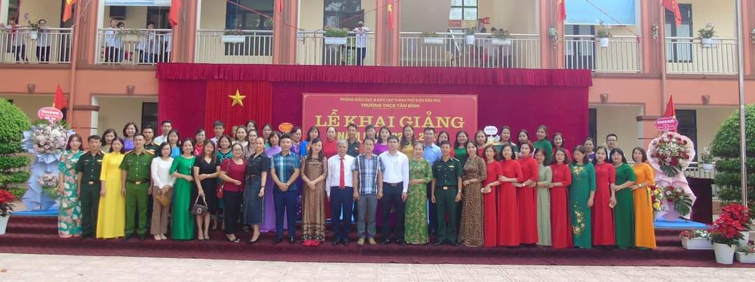 Học sinh trường THCS Tân Bình  rộn ràng trong ngày lễ khai giảng năm học mới 2023-2024